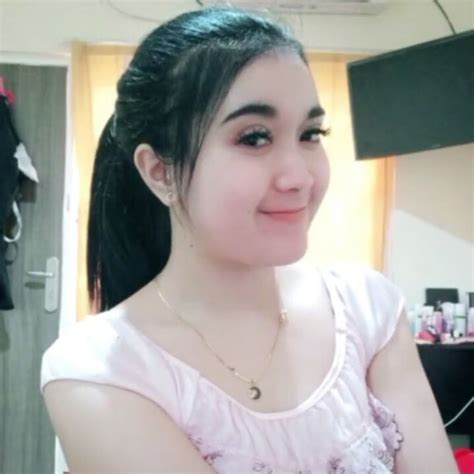 Cewek Cantik Mulus Ketagihan Colmek